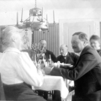 SLM P09-1351 - ”Louise, Anna L, Carl, Albert, P.F., Hanna”, Oxelösund, tidigt 1900-tal