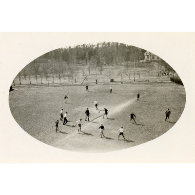 SLM P2020-0609 - Fotbollsmatch på Solbacka Läroverk, 1920-tal