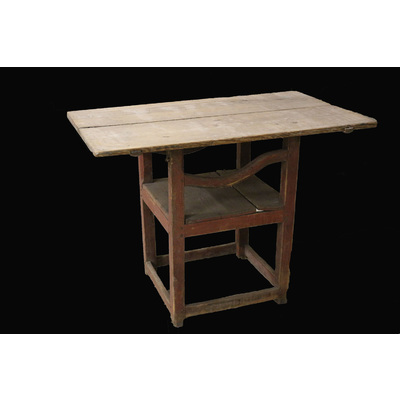 SLM 13028 - Bordsstol, barnstol av trä, med skiva som kan fällas upp