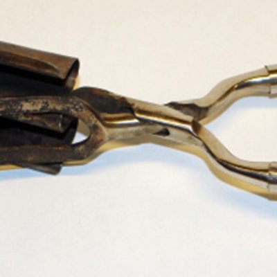 SLM 23763 - Locktång av stål, har tillhört givarens mor Axelina Carlberg (1883-1975)