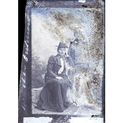 SLM X297-76 - Porträtt på Matilda Eriksson och en kvinna, 1902
