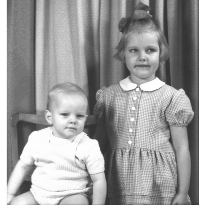 SLM P2021-0320 - Hans och Maud Lindberg, Tibble, Skultuna, 1950