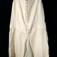 SLM 8335 - Combination av vit bomull, framknäppt med ben och lucka bak