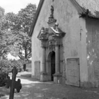 SLM M018885 - Huvudingången i Vadsbro kyrka
