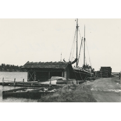 SLM A4-411 - Hamnen i Studsvik, foto taget i samband med att Forskningsanläggningen uppförs 1957