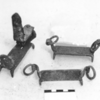 SLM 826 1-3 - Tre handsmidda isbroddar, troligen från Nyköpingstrakten