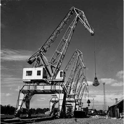 SLM P12-996 - Kranar i Oxelösunds hamn år 1951