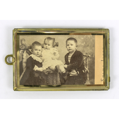 SLM 39495 - Inramat foto, syskonen Åkerhielm födda mellan 1882 och 1886