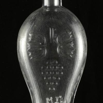 SLM 1355 - Päronformad platt och formblåst flaska med dekoration av druvklasar