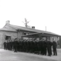 SLM A23 - Korpralskolan vid F 11 Flygflottilj, på besök vid AB Nyköpings Automobilfabrik 1945