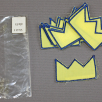 SLM 29520 - Applikationer i form av krona, från sybehörsaffären Leck´s Textil i Gnesta