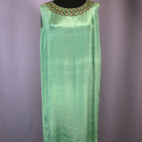 SLM 11348 - Broderad klänning i grönt, har burits av Elsa Egnell f. 1886