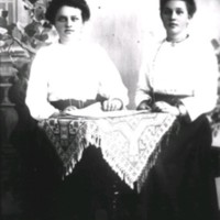 SLM X1055-78 - Hildur och Gunhild Karlsson, 1908