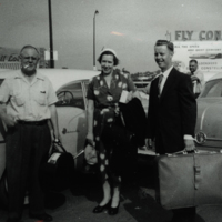 SLM P08-2073 - Anna Johansson vid flygplatsen, USA år 1955