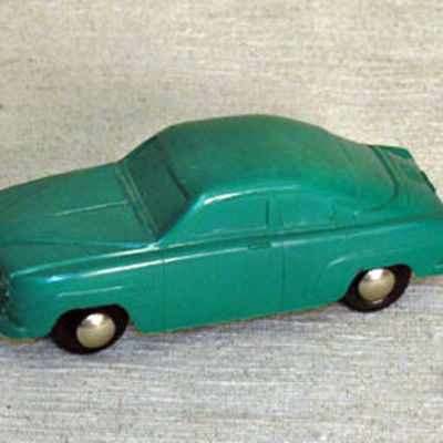 SLM 26142 - Grön och svart leksaksbil av plast, från 1960-talet