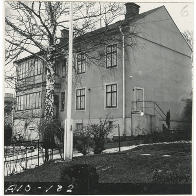 SLM A10-182 - Hus nummer 1, västra och södra fasaden