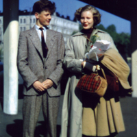 SLM P07-1350 - Chris (Ulla-Christinas) avfärd till England, Olympiakajen Helsingfors, juni 1953