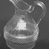 SLM 7260 - Kanna av glas med slipad dekor
