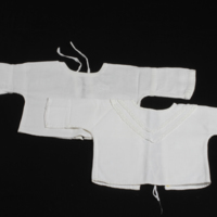 SLM 36705 1-2 - Två spädbarnsskjortor.