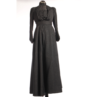 SLM 22363 - Tvådelad svart klänning, ståndkrage och fårbogsärm från 1890-talets slut