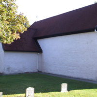 SLM D09-520 - Hammarby kyrka, långhusets fönsterlösa norra fasad från nordväst.