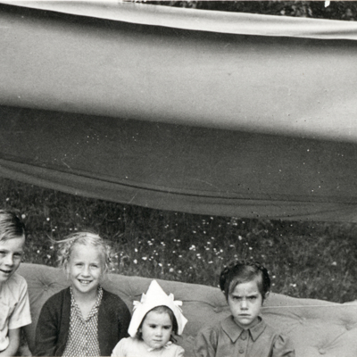 SLM P2016-0352 - Familjen Wohlin på 1940-talet