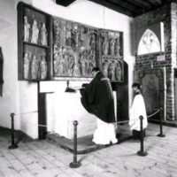 SLM R41-79-1 - Altarscen i medeltidsrummet