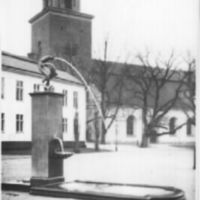 SLM X1631-80 - Brunnen på Stora Torget i Nyköping