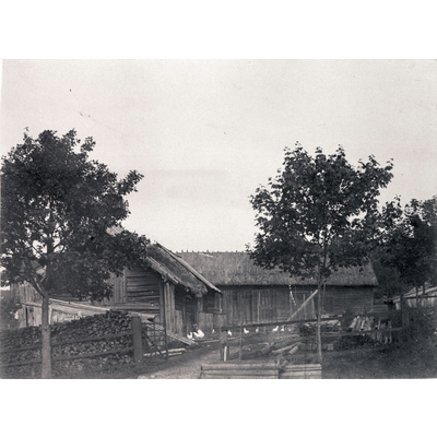 SLM R136-95-7 - Ladugård på Berga, Floda ca 1910