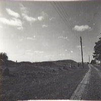 SLM A1-104 - Gravfält med runsten vid Kungshållet, Kjula ås 1971