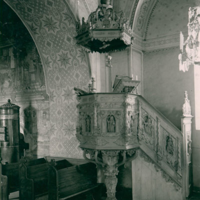 SLM M006865 - Predikstolen i Flens kyrka år 1947