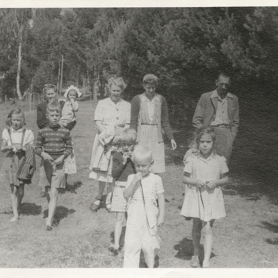 SLM P2016-0388 - Sommar på Krokebjörk på 1940-talet