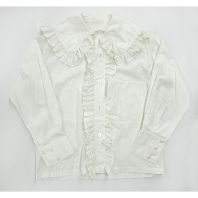 SLM 52638 - Vit pojkskjorta prydd med volanger, tidigt 1900-tal