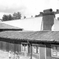 SLM 175-85-3 - Gårdsbild från urmakare Nilssons gård