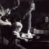 SLM P07-1459 - Ingrid Julin med några släktingar, 1930-tal