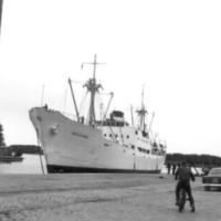 SLM POR58-5755-1 - Båt i hamnen