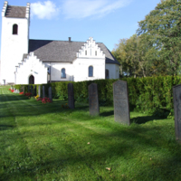 SLM D08-673 - Gillberga kyrka och kyrkogård. Kyrkoanläggning med Biby gårds tjänstefolks gravvårdar.