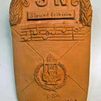 SLM 35694 - Minnesplakett av oglaserad keramik, 50 år i manskören SN