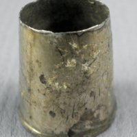 SLM 10971 2 - Öppen fingerborg av silver och med gravyr, tillverkad av Carl A. Liedberg
