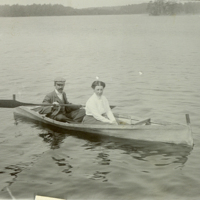 SLM P11-5714 - Govert och Hildegard Indebetou paddlar kanot på Tislången