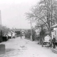 SLM M027507 - Landsvägsgatan i Malmköping omkring 1890