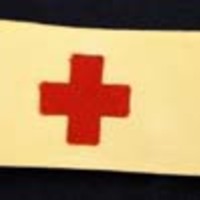 SLM 33496 - Armbindel med rött kors, S:a Annas sinnessjukhus i Nyköping
