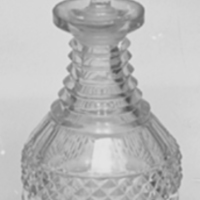 SLM 7261 - Karaff av glas med slipad dekor