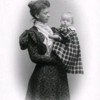 SLM M033921 - Porträtt av en kvinna med sitt barn.