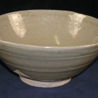 SLM 28176 - Vid skål av gråbeige keramik, sannolikt import, ålder okänd