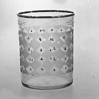 SLM 5416, 5417, 5418 - Tre olikstora cylindriska dricksglas med pappburk, sannolikt tillverkade vid Casimirborgs glasbruk (1757-1810)