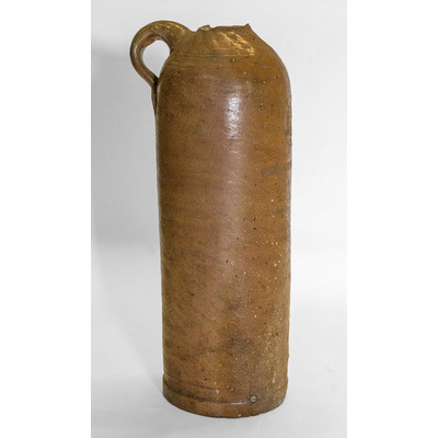SLM 9689 - Flaskformat krus av stengods från Selters i Nassau, Tyskland, 1800-tal