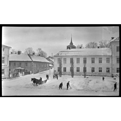 SLM X12-78 - Snöskottning på Stora torget i Nyköping, tidigt 1900-tal