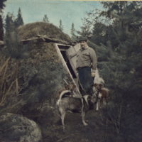 SLM P07-2528 - Kolarkojan i Tivedskogen, Axel Eriksson med sina jakthundar