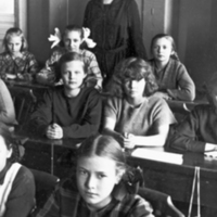 SLM R154-99-5 - Nyköpings elementarskola för flickor, klass III, 1923
